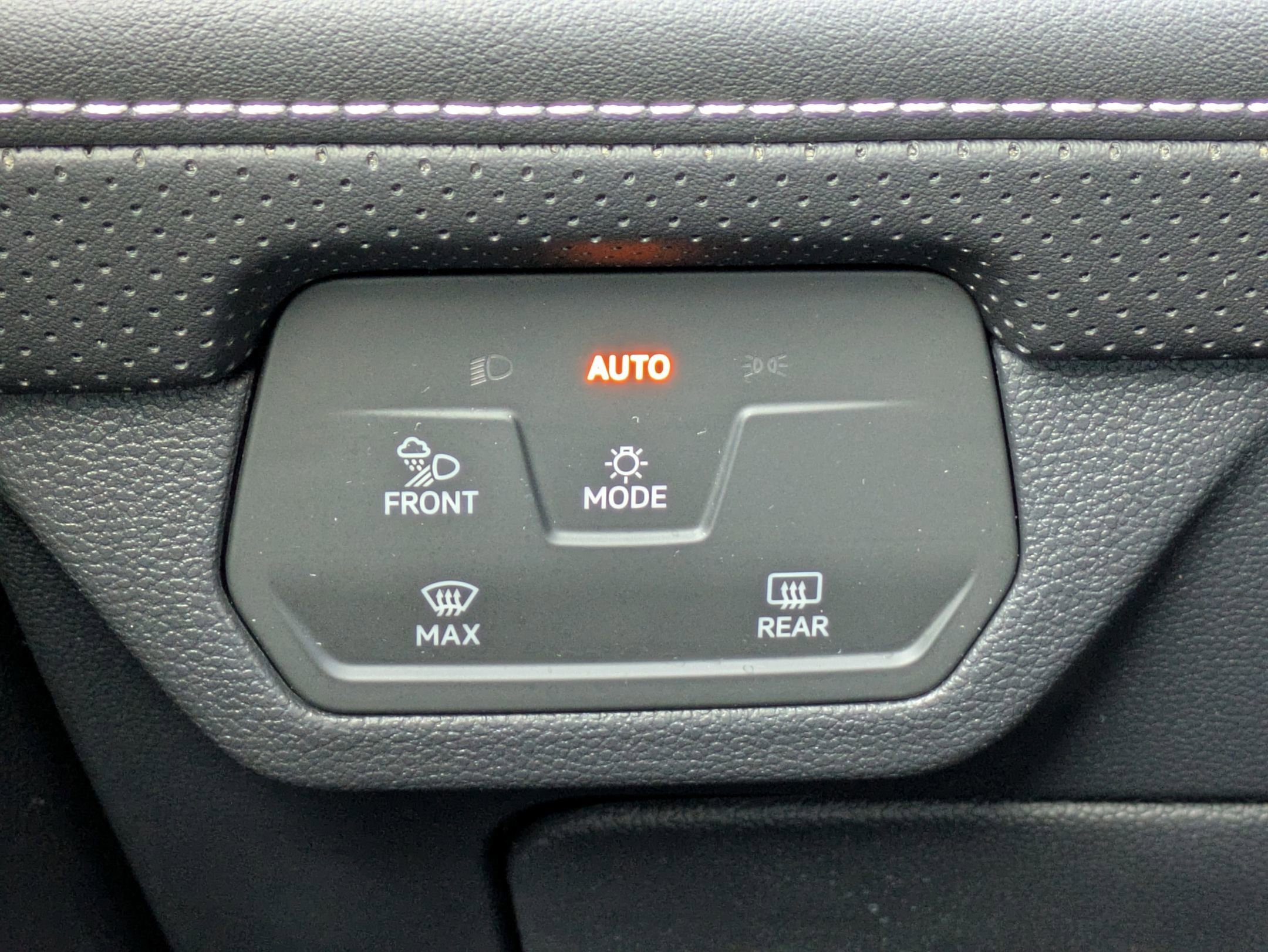 Used 2024 Volkswagen Atlas SE image 17