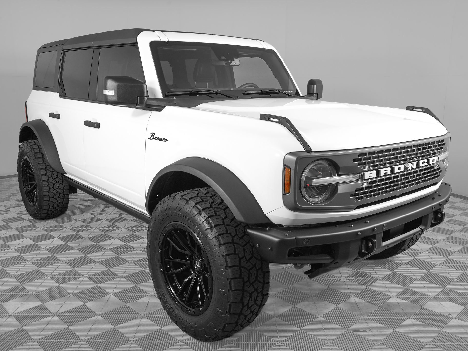 Used 2024 Ford Bronco Badlands AWD/4WD image 3