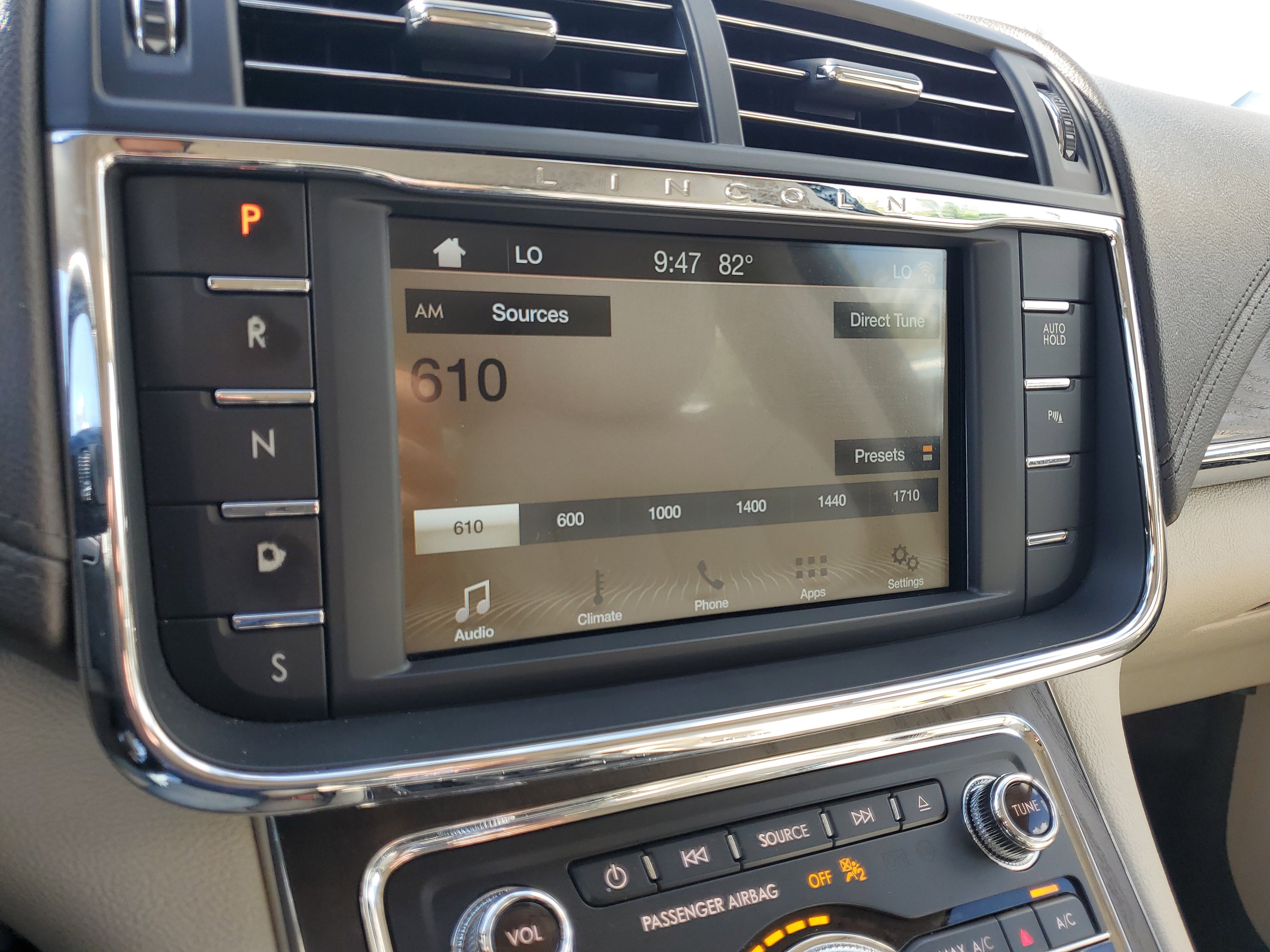 Used 2018 Lincoln Continental Premiere image 19