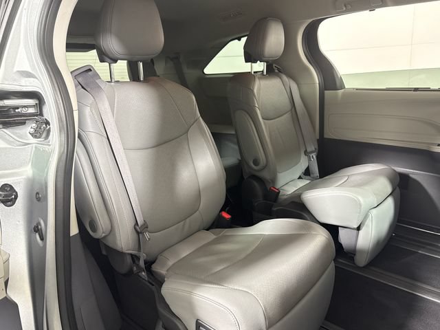 Used 2022 Toyota Sienna Limited AWD/4WD image 30