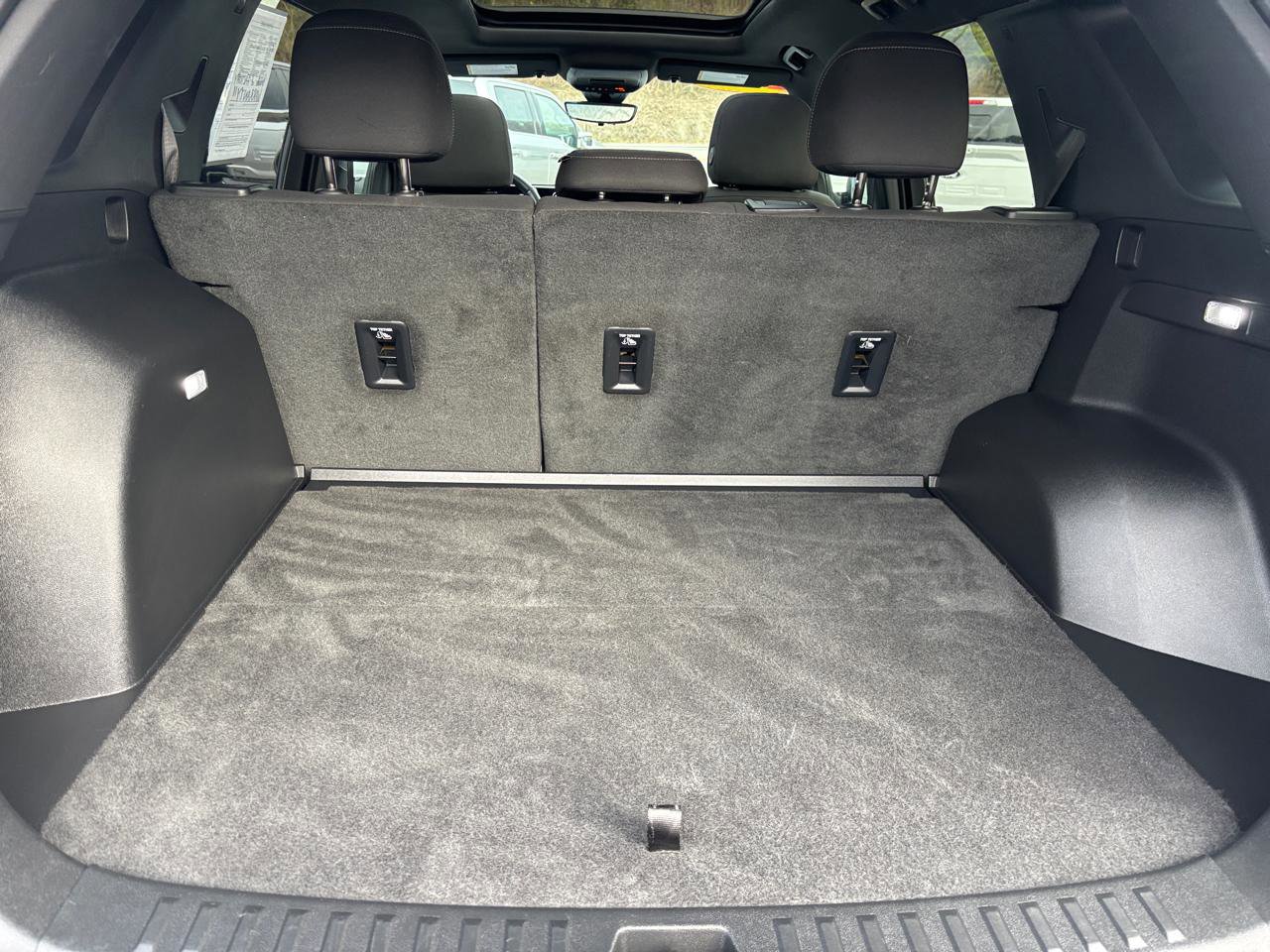 Used 2025 Chevrolet Equinox LT w/ Safety and Technology Package FWD image 11