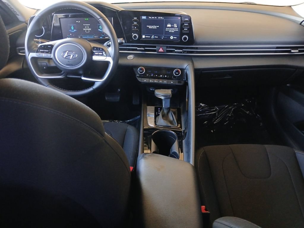 Used 2021 Hyundai Elantra SEL w/ Convenience Package FWD image 9