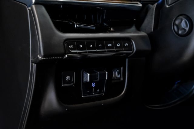 Used 2022 Cadillac Escalade ESV Sport Platinum w/ Heavy-Duty Trailer Package AWD/4WD image 40