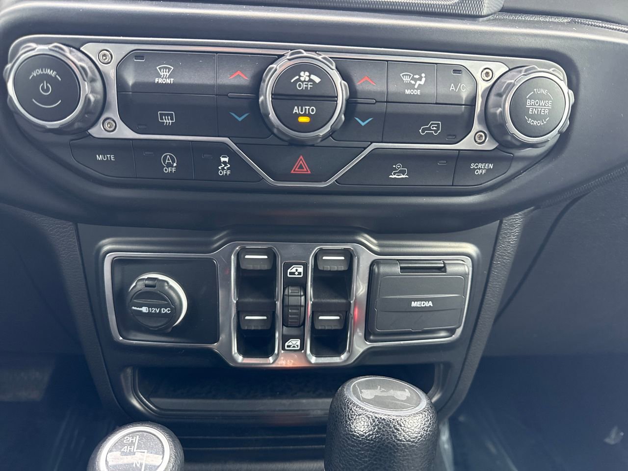 Used 2022 Jeep Wrangler Unlimited Sport image 29