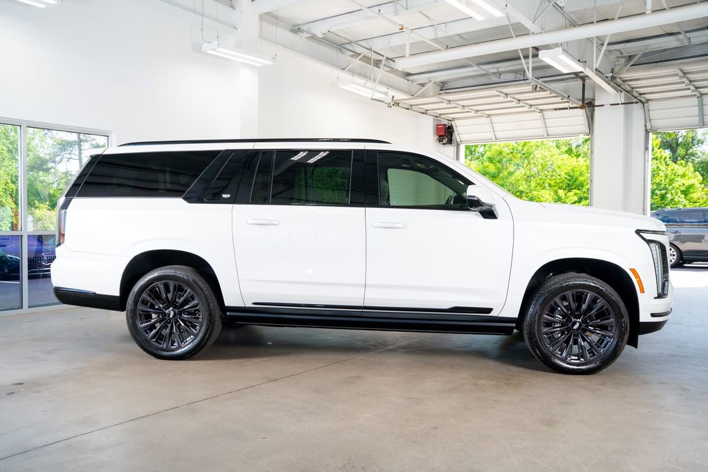 Used 2025 Cadillac Escalade ESV Sport Platinum w/ LPO, ONYX Package RWD image 9