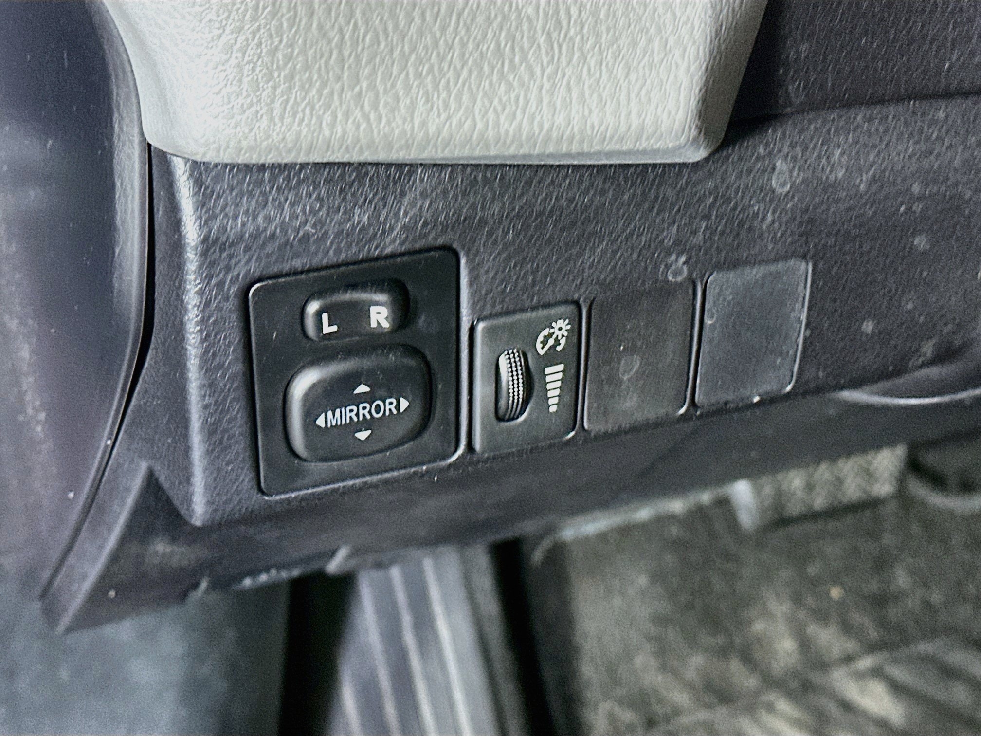 Used 2015 Toyota Corolla LE FWD image 17