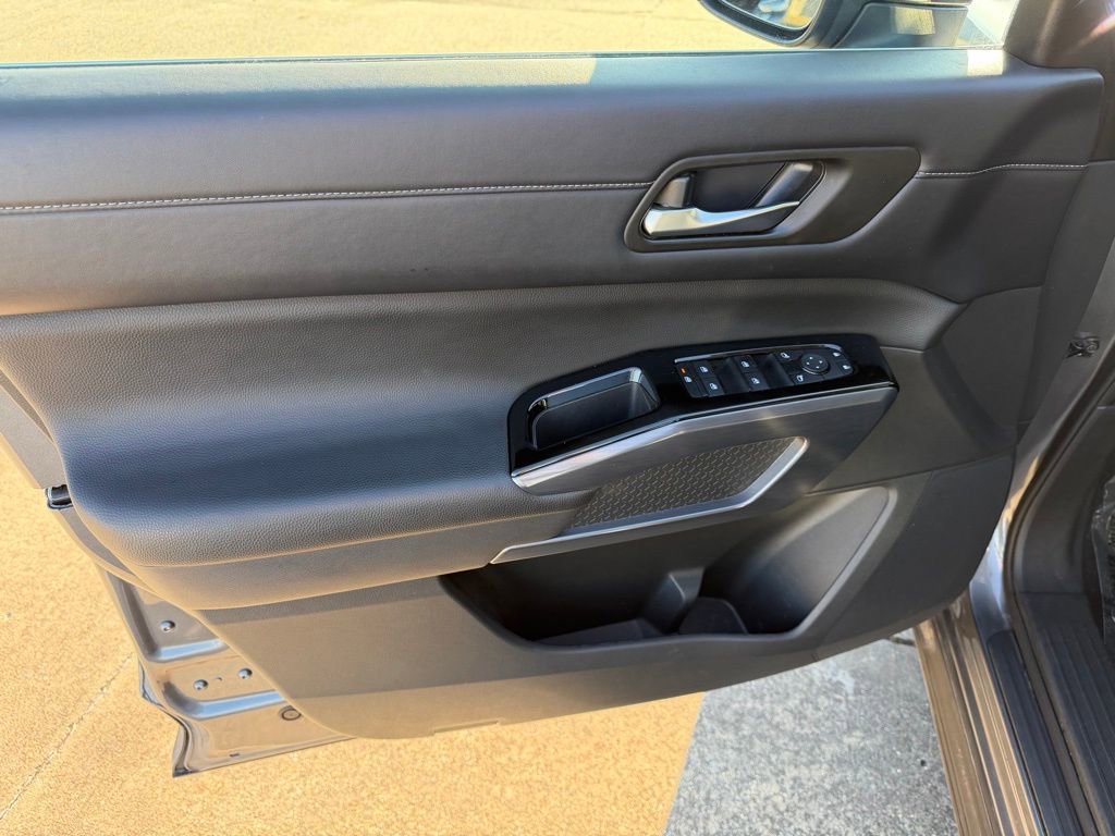 Used 2024 Nissan Pathfinder SL w/ SL Premium Package image 13