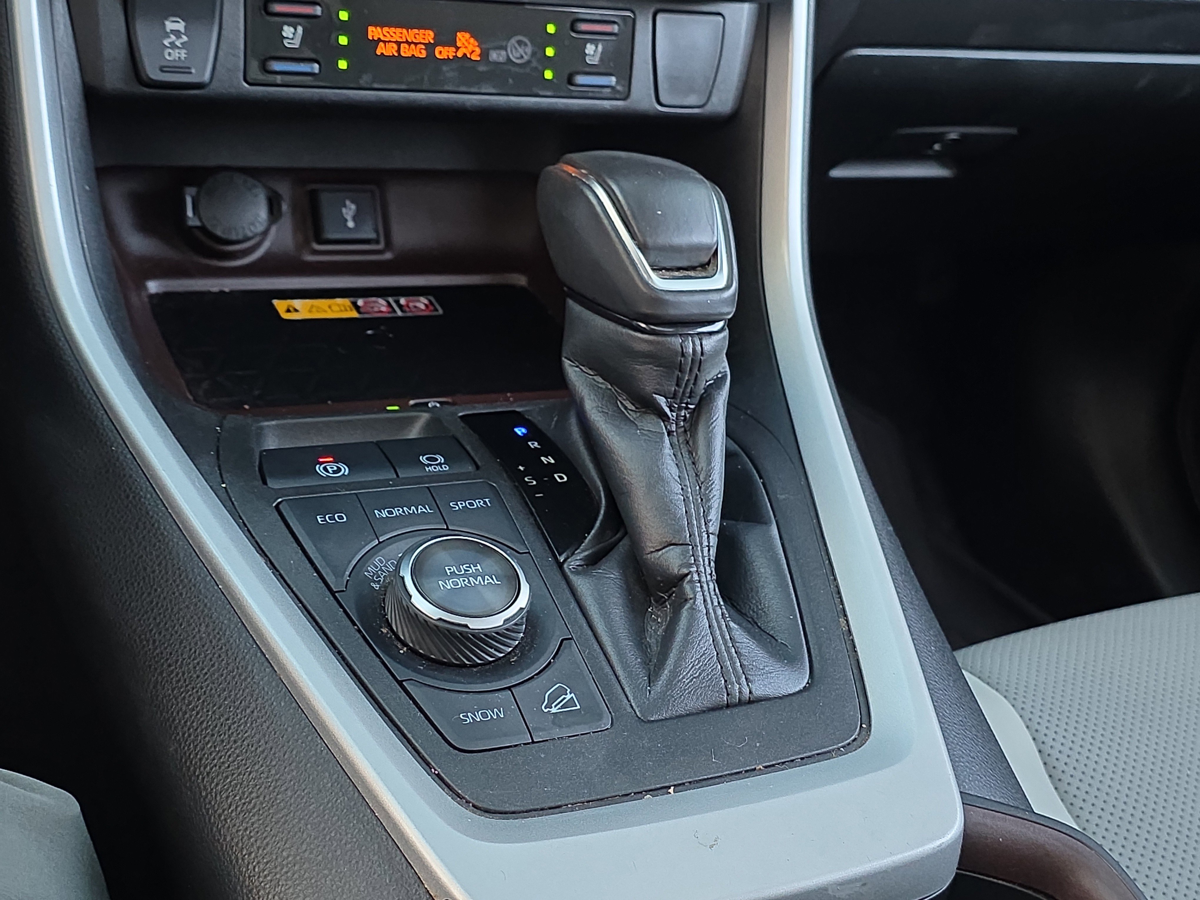 Used 2022 Toyota RAV4 Limited image 26