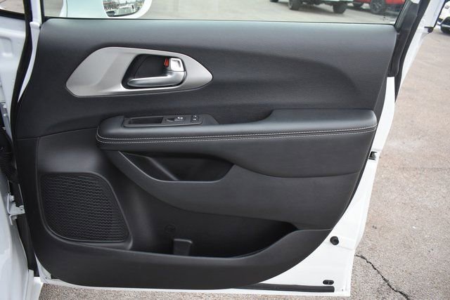 Used 2021 Chrysler Pacifica Limited w/ S Appearance Package image 53