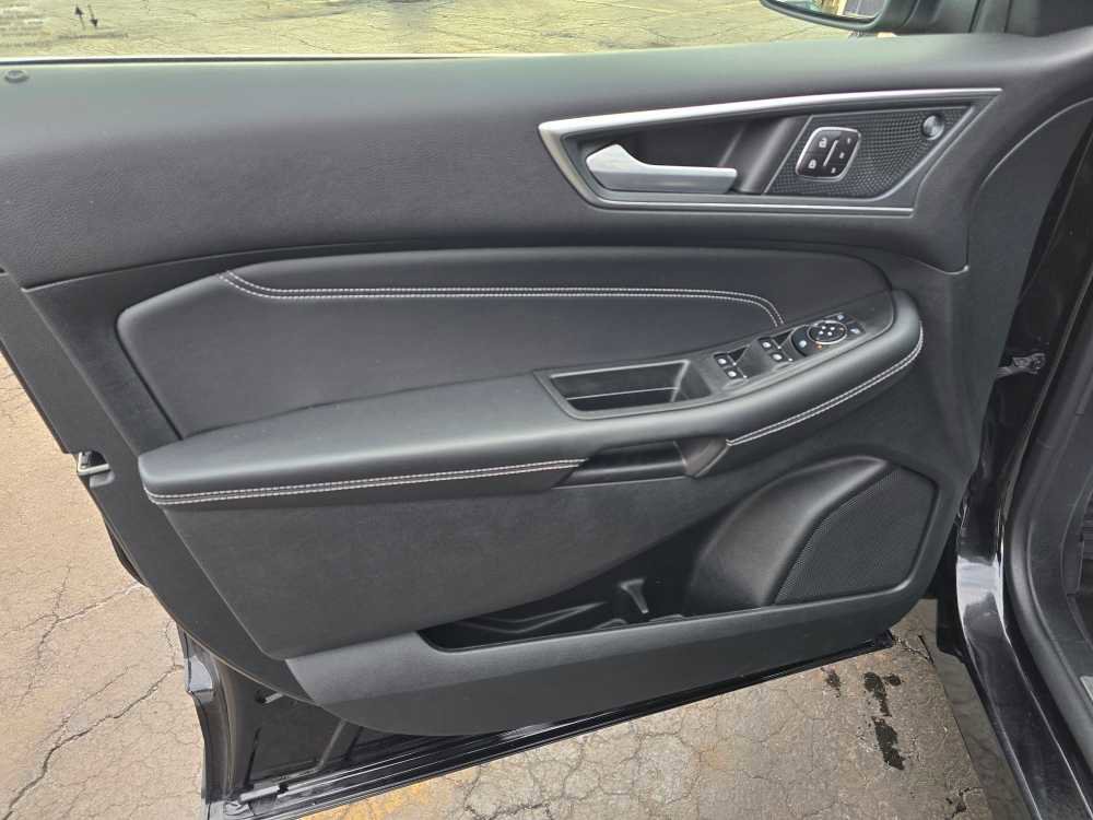 Used 2024 Ford Edge Titanium image 17