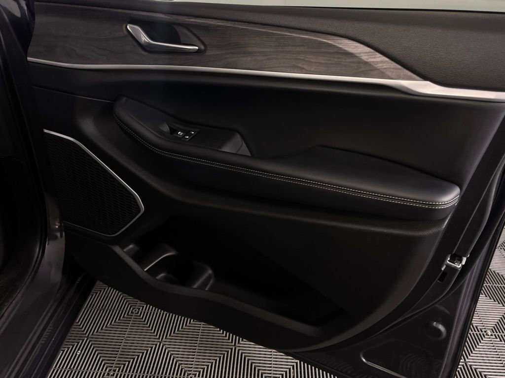 Certified 2025 Jeep Grand Cherokee Limited 4xe image 23