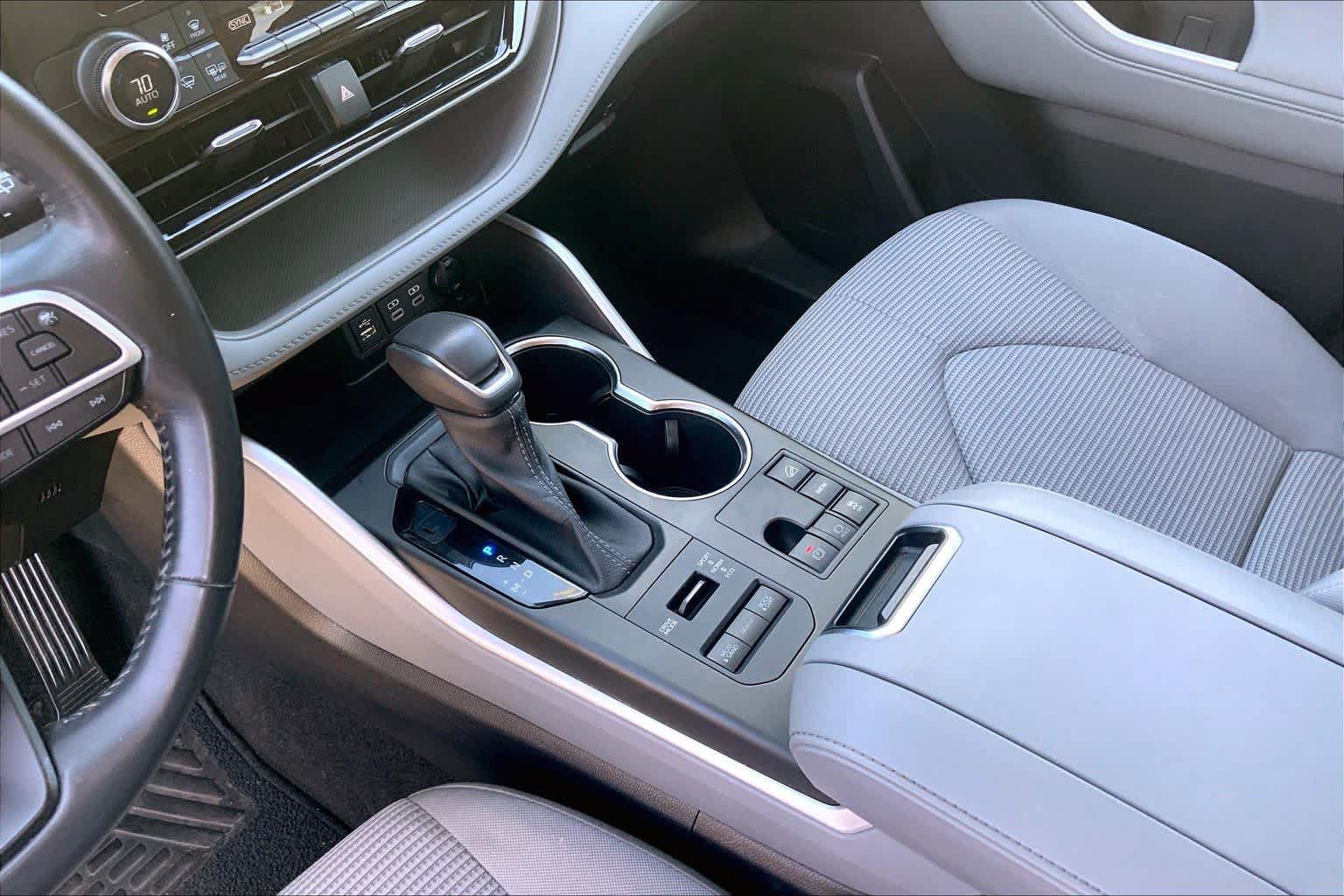Used 2023 Toyota Highlander LE AWD/4WD image 27