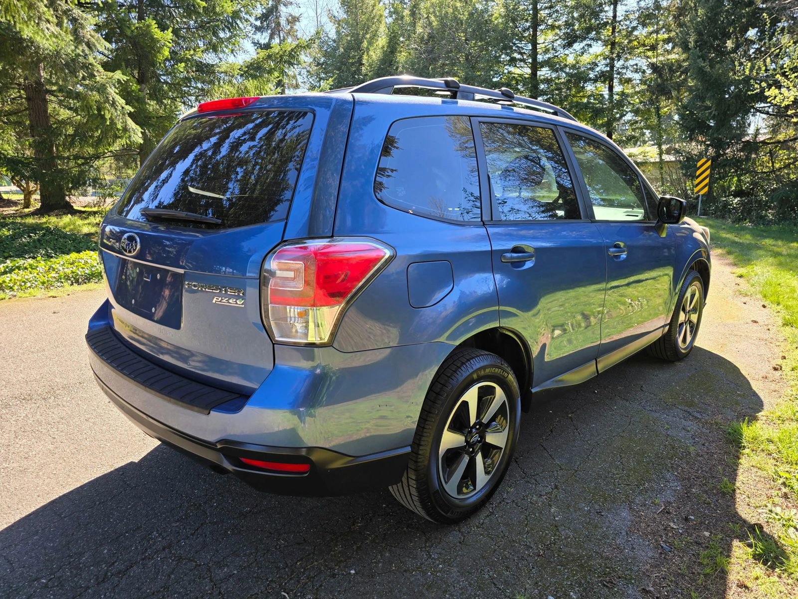 Used 2017 Subaru Forester 2.5i w/ Alloy Wheel Package image 6