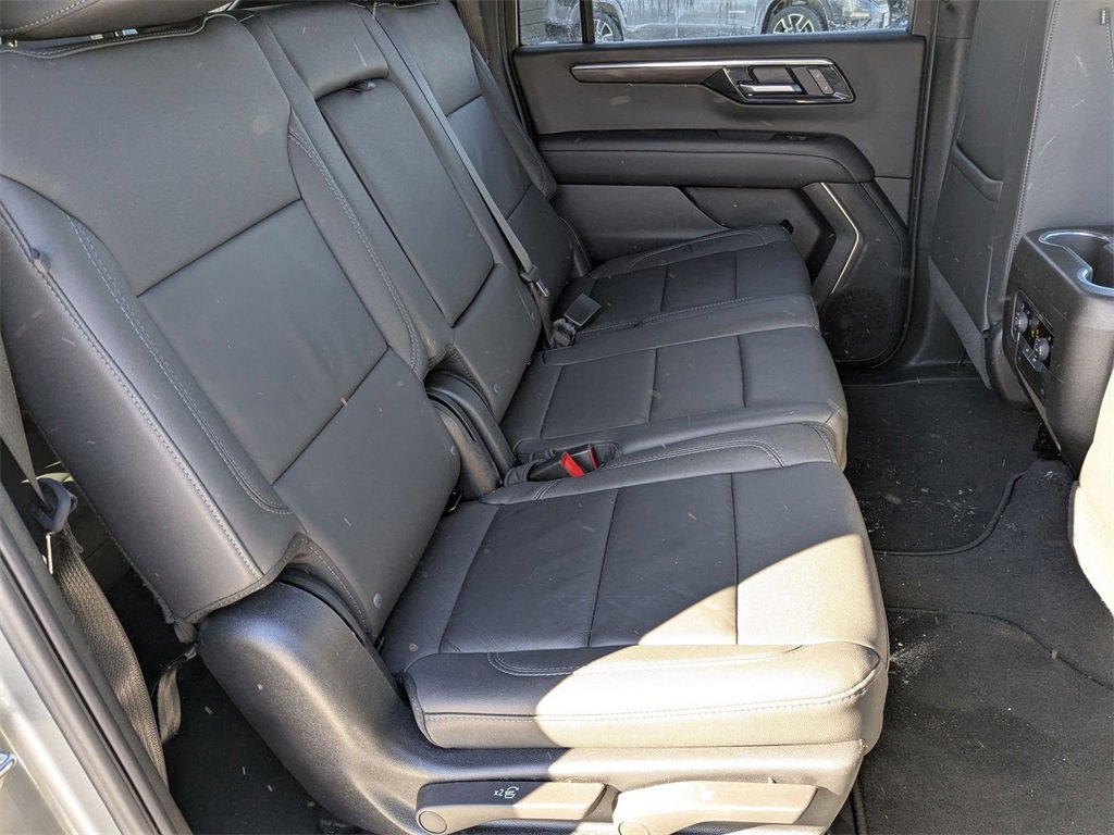 Used 2025 Chevrolet Suburban Z71 image 38