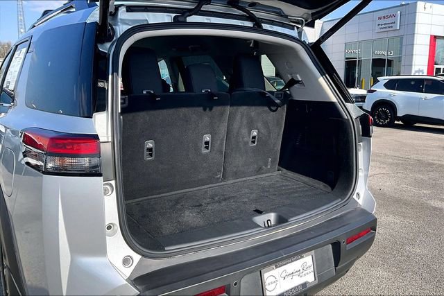 Certified 2025 Nissan Pathfinder SV image 31