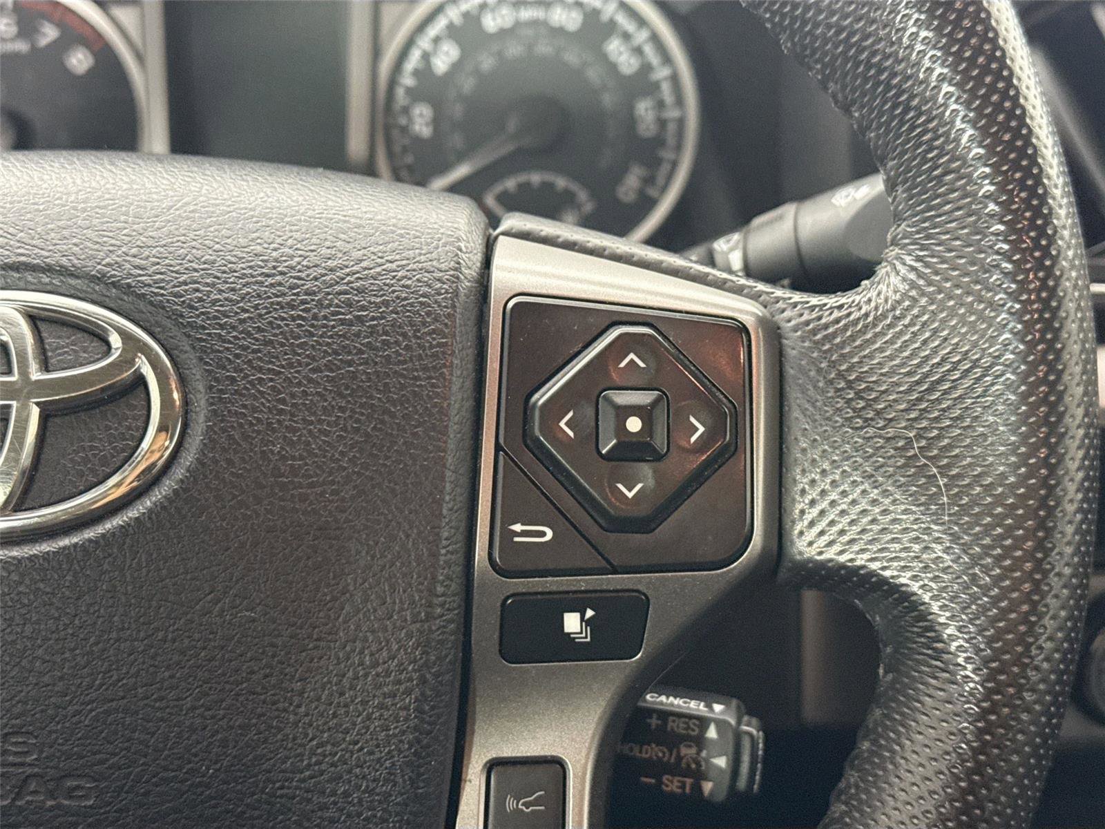 Used 2020 Toyota Tacoma SR5 AWD/4WD image 17