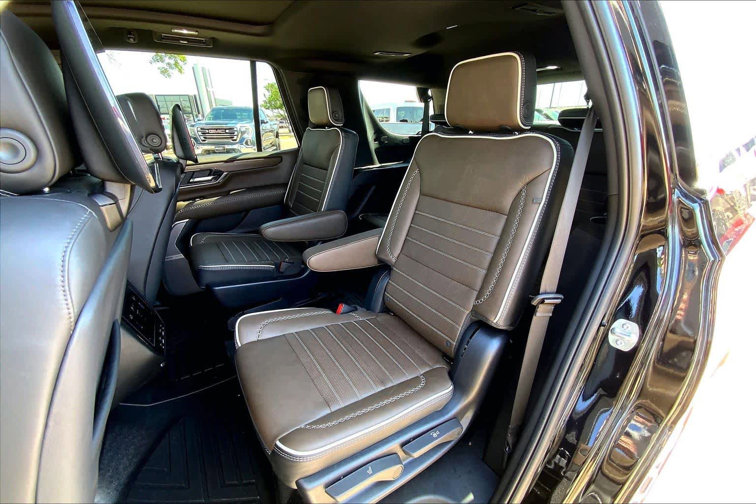 Used 2025 GMC Yukon Denali Ultimate AWD/4WD image 20