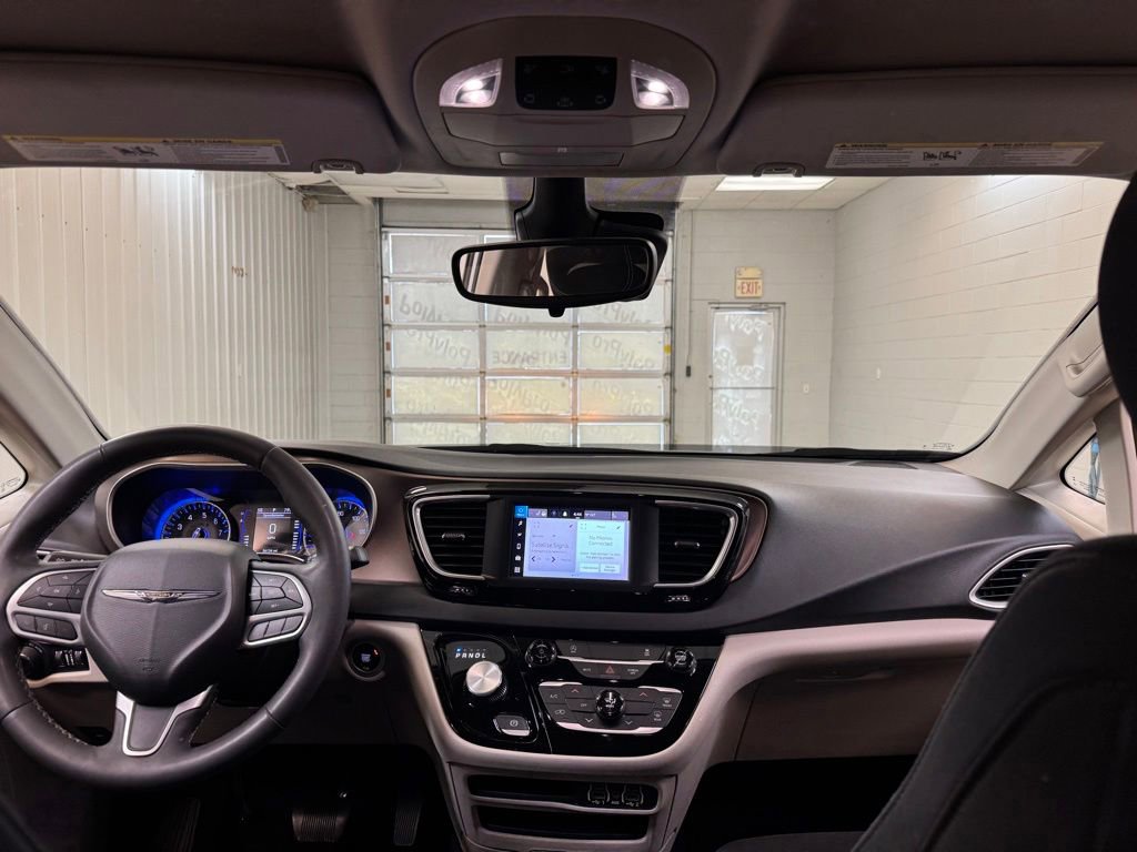 Used 2023 Chrysler Voyager LX FWD image 17