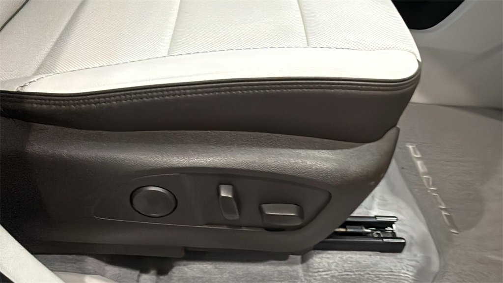 Used 2024 GMC Acadia Denali image 13