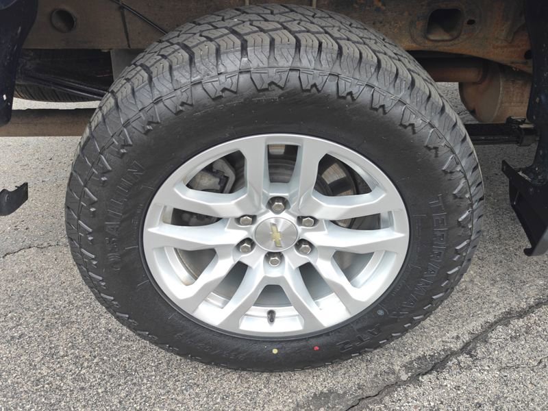 Used 2019 Chevrolet Silverado 1500 LT w/ All-Star Edition image 13