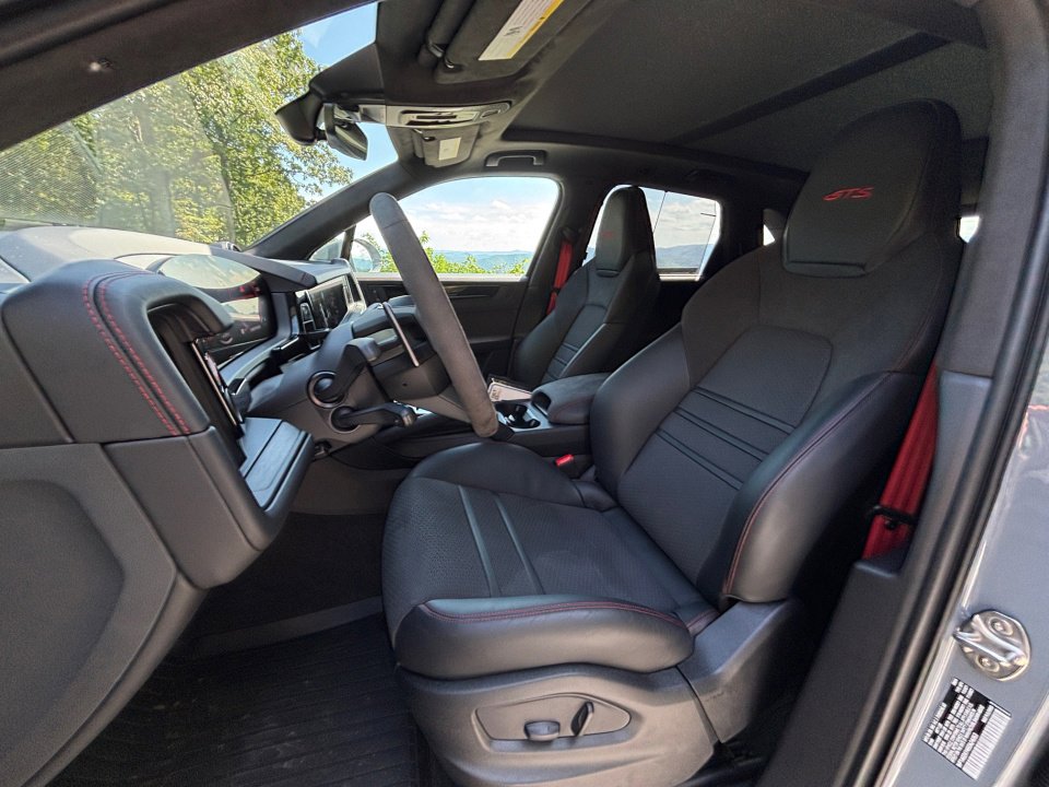 New 2025 Porsche Cayenne GTS image 5