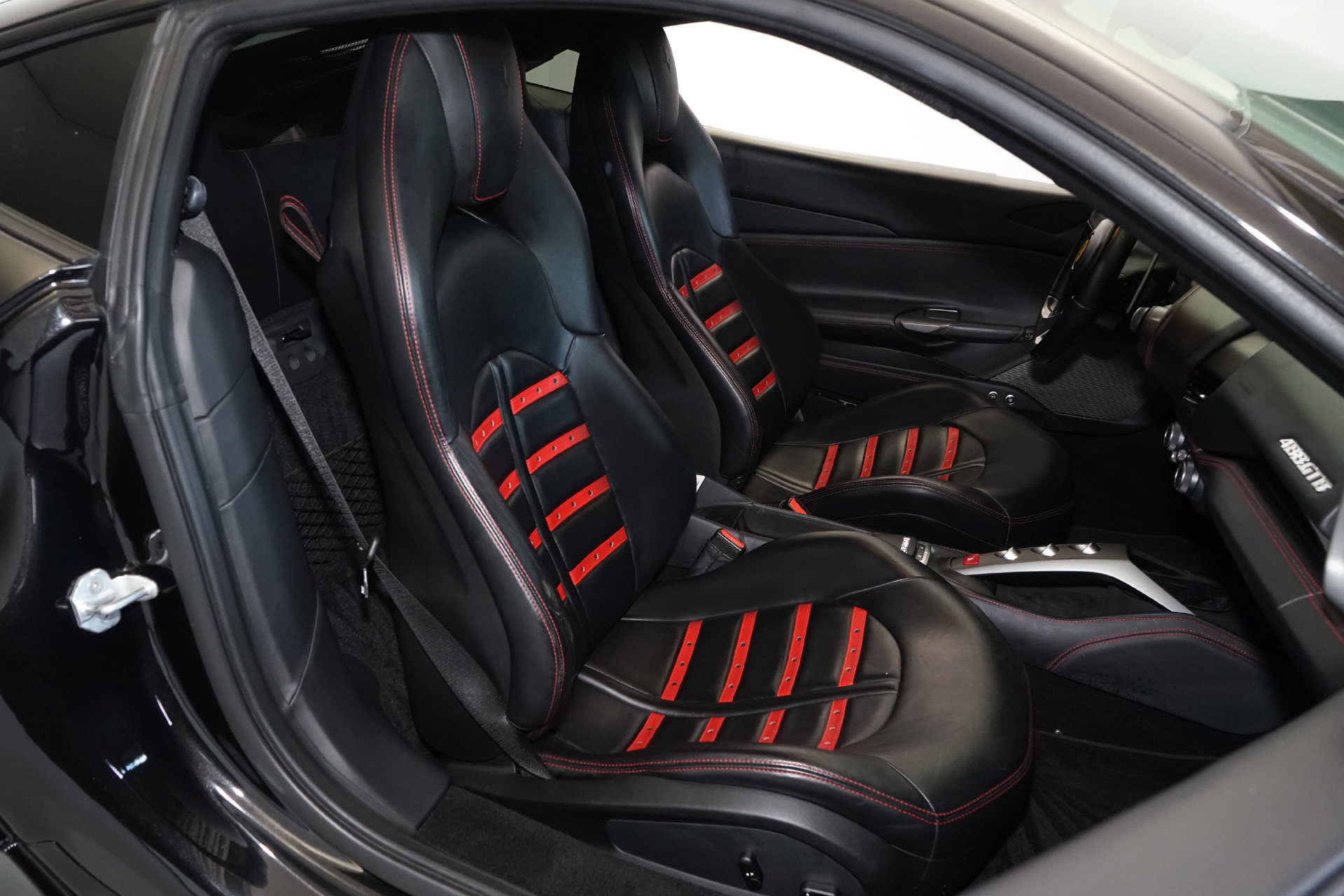 Used 2017 Ferrari 488 GTB RWD image 11