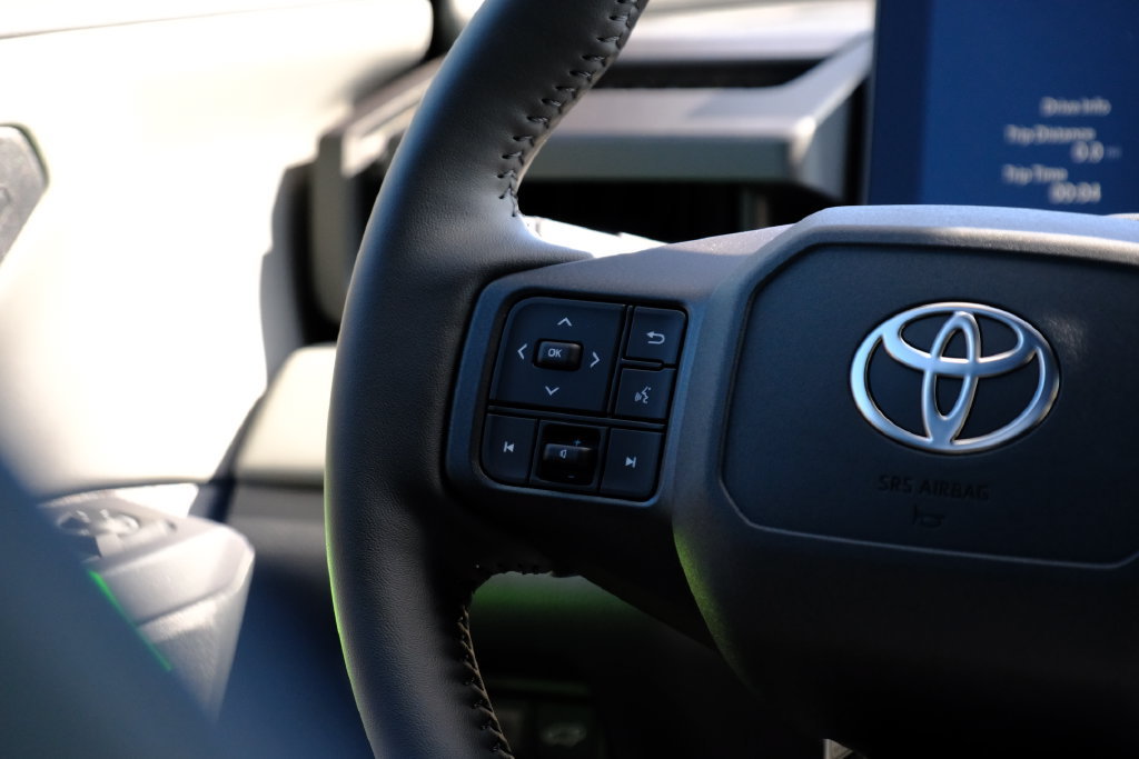New 2026 Toyota RAV4 XSE w/ Panoramic Sun Roof Package AWD/4WD image 17