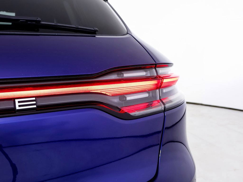 Used 2025 Porsche Macan image 12