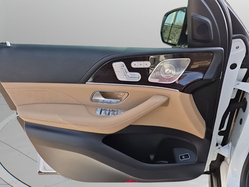 Used 2024 Mercedes-Benz GLS 450 4MATIC image 26