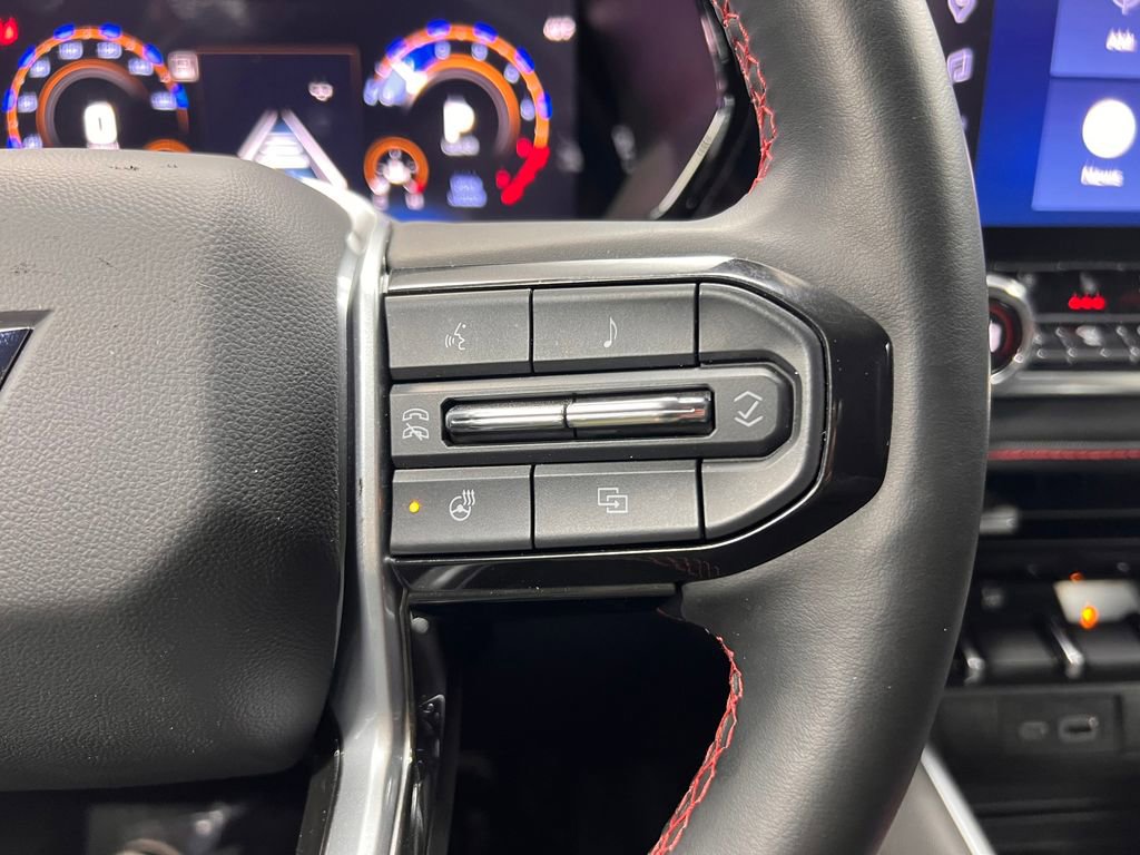 Used 2025 Chevrolet Colorado Z71 w/ Midnight Edition image 11