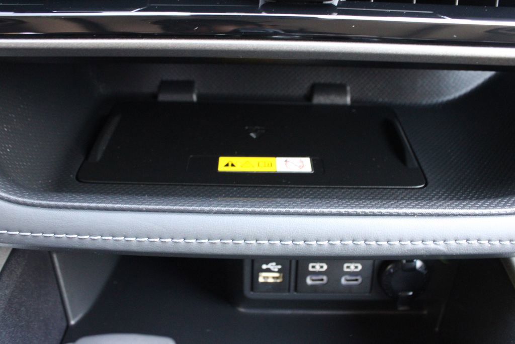 Used 2023 Toyota Highlander XLE AWD/4WD image 23