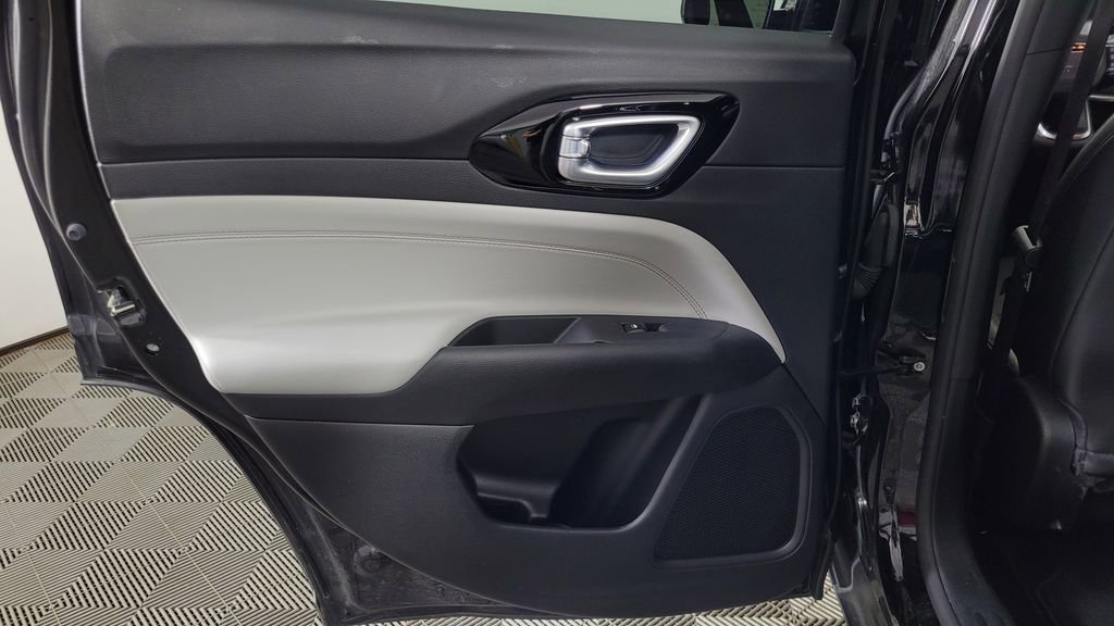 Used 2023 Jeep Compass Limited image 30