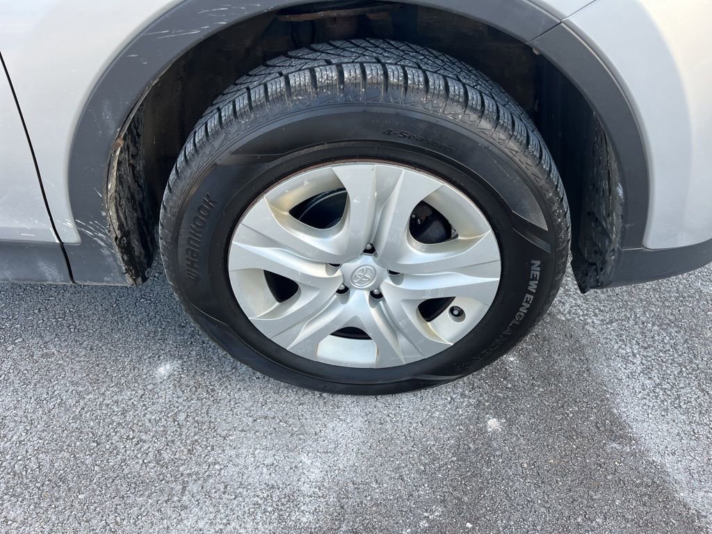 Used 2015 Toyota RAV4 LE image 4