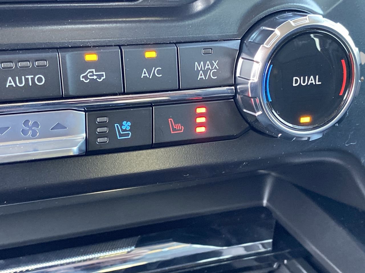 New 2026 Ford F250 Lariat w/ Black Appearance Package image 26