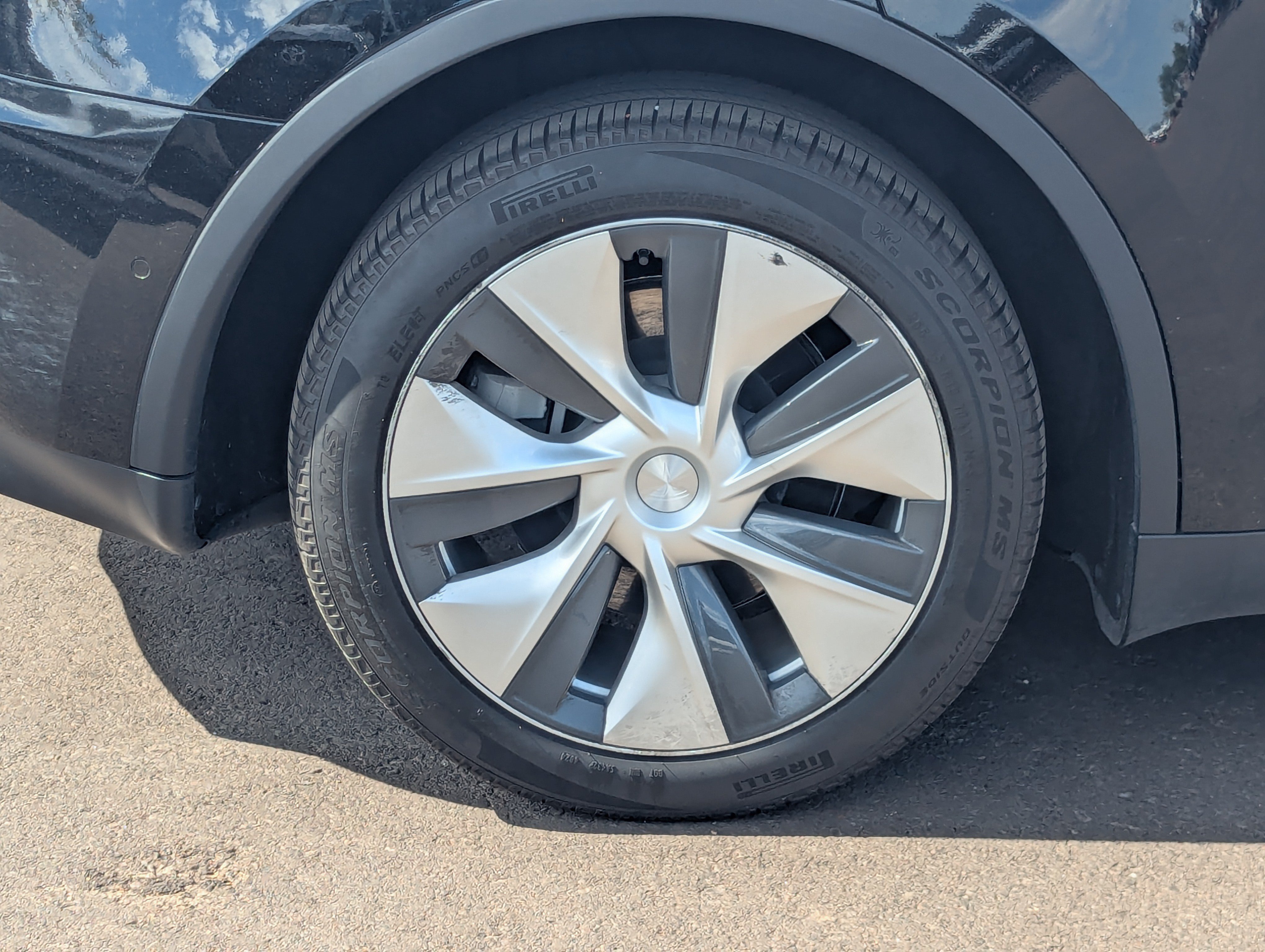 Used 2022 Tesla Model Y Long Range AWD/4WD image 9