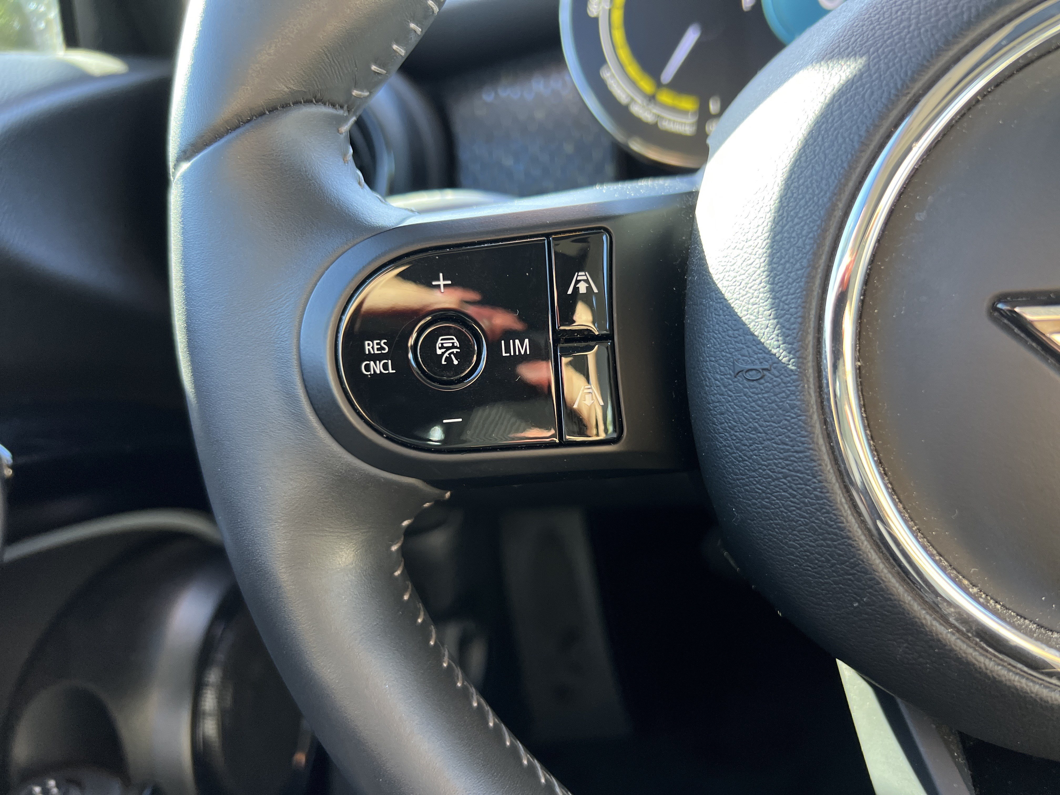 Used 2024 MINI Cooper SE FWD image 19