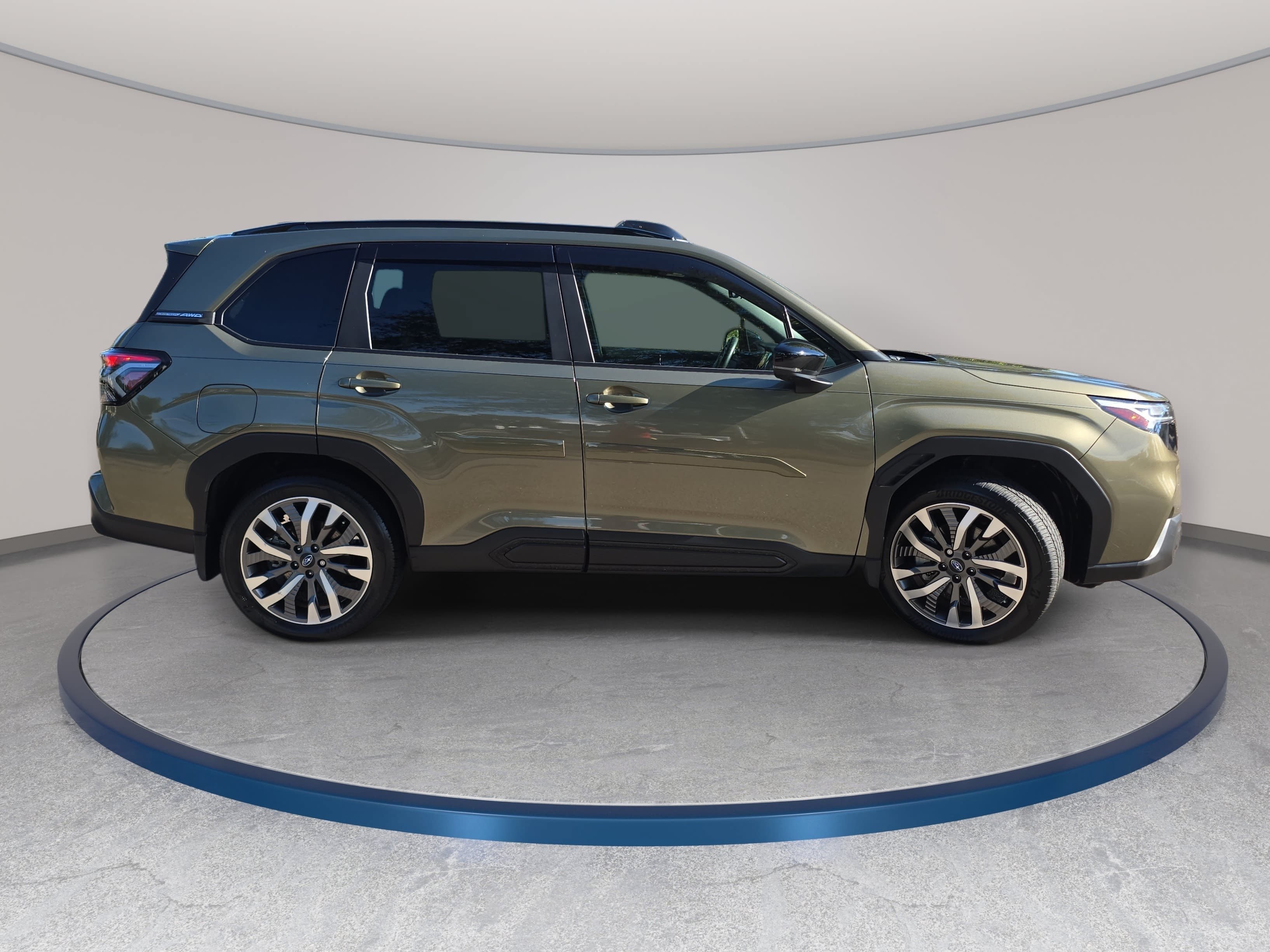 Used 2025 Subaru Forester Touring AWD/4WD image 4