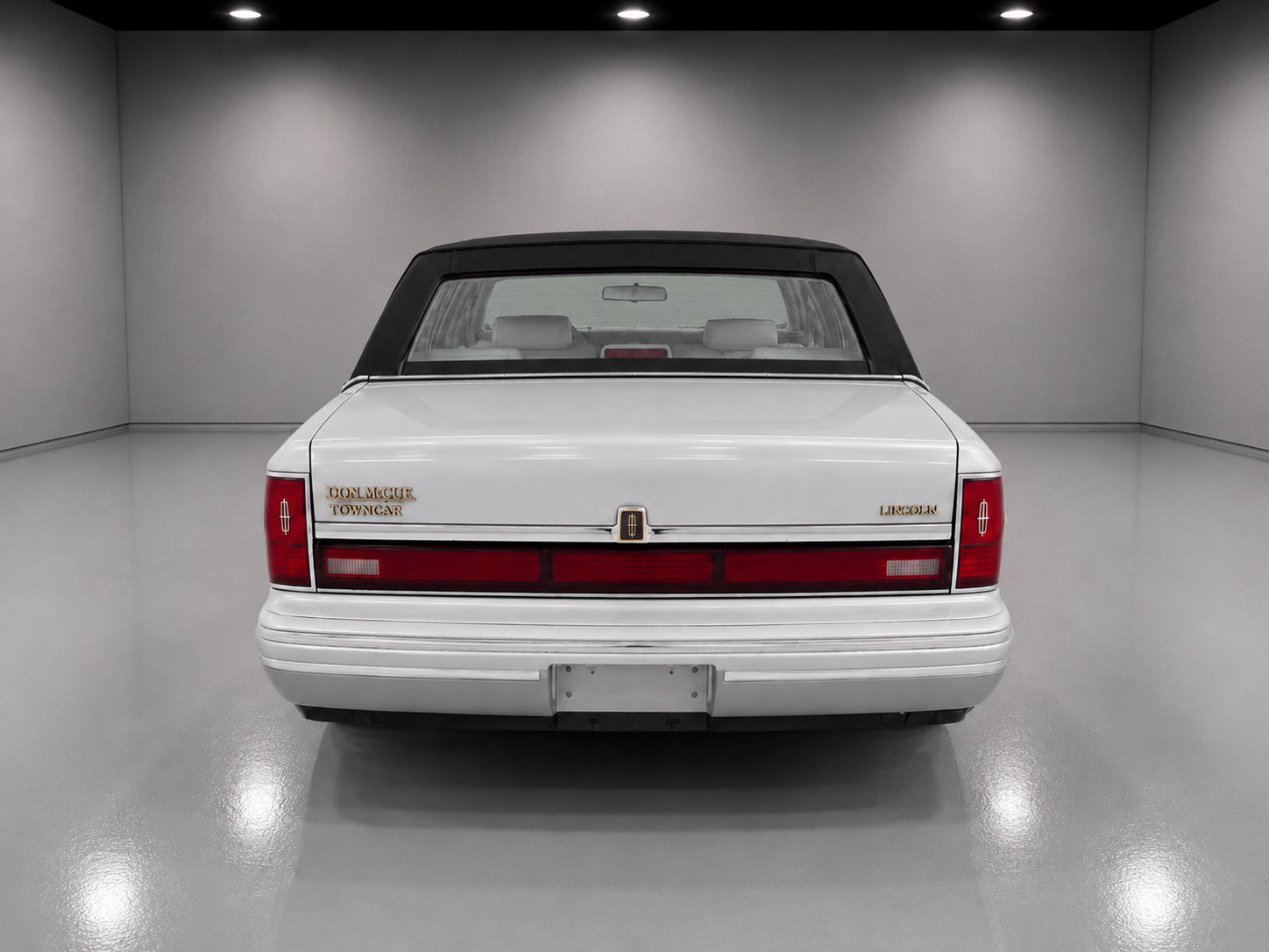 Used 1992 Lincoln Town Car Signature RWD image 4