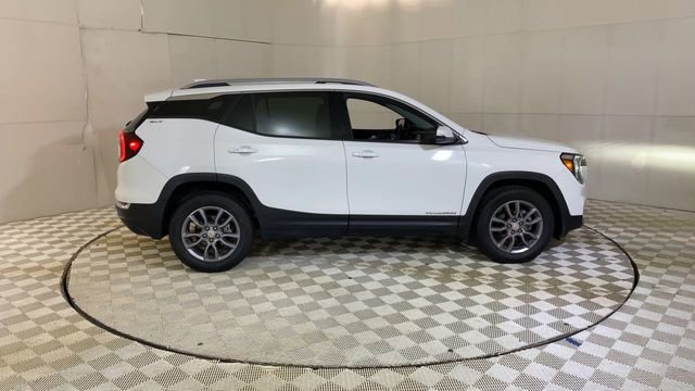 Used 2024 GMC Terrain SLT AWD/4WD image 9
