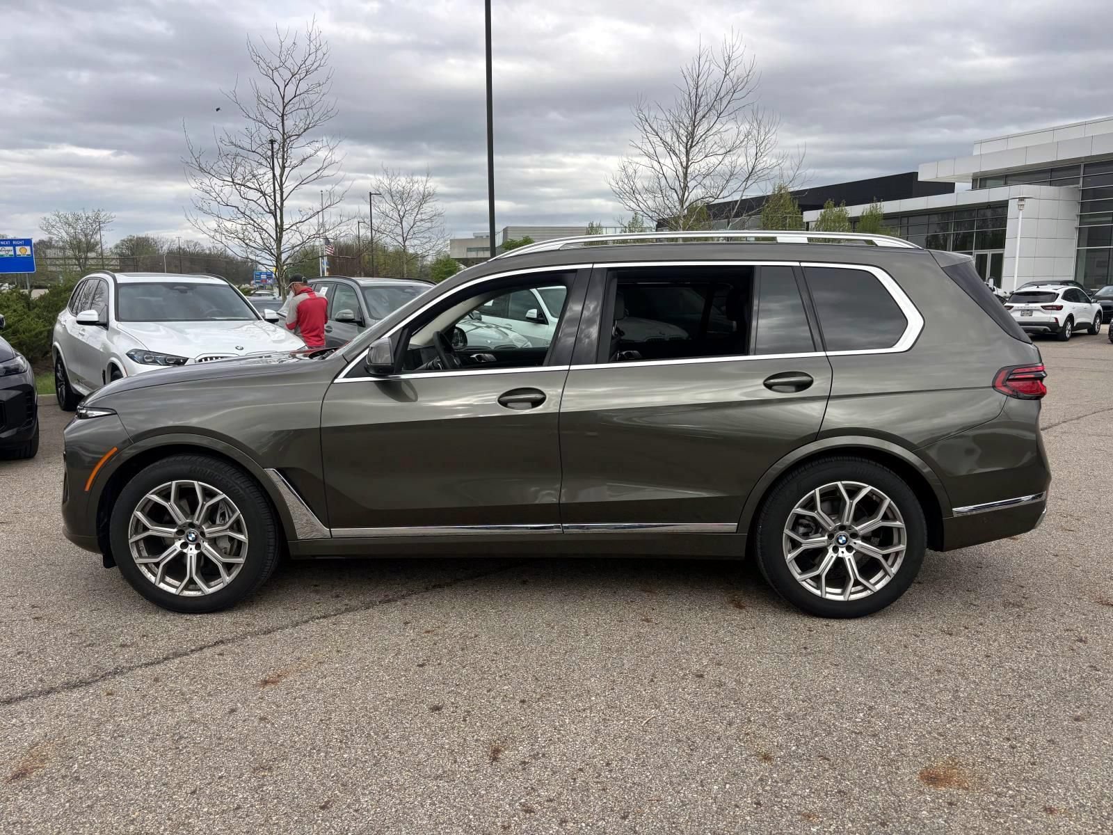 Used 2026 BMW X7 xDrive40i w/ Premium Package AWD/4WD image 8
