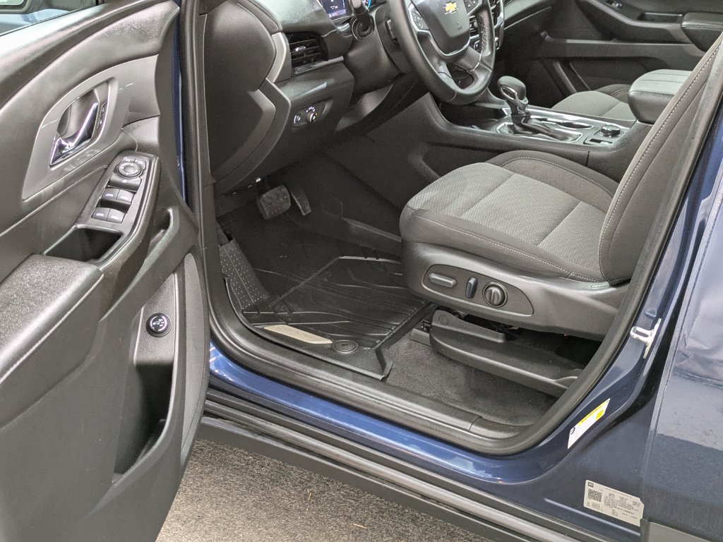 Used 2023 Chevrolet Traverse LT w/ LPO, Floor Liner Package AWD/4WD image 28