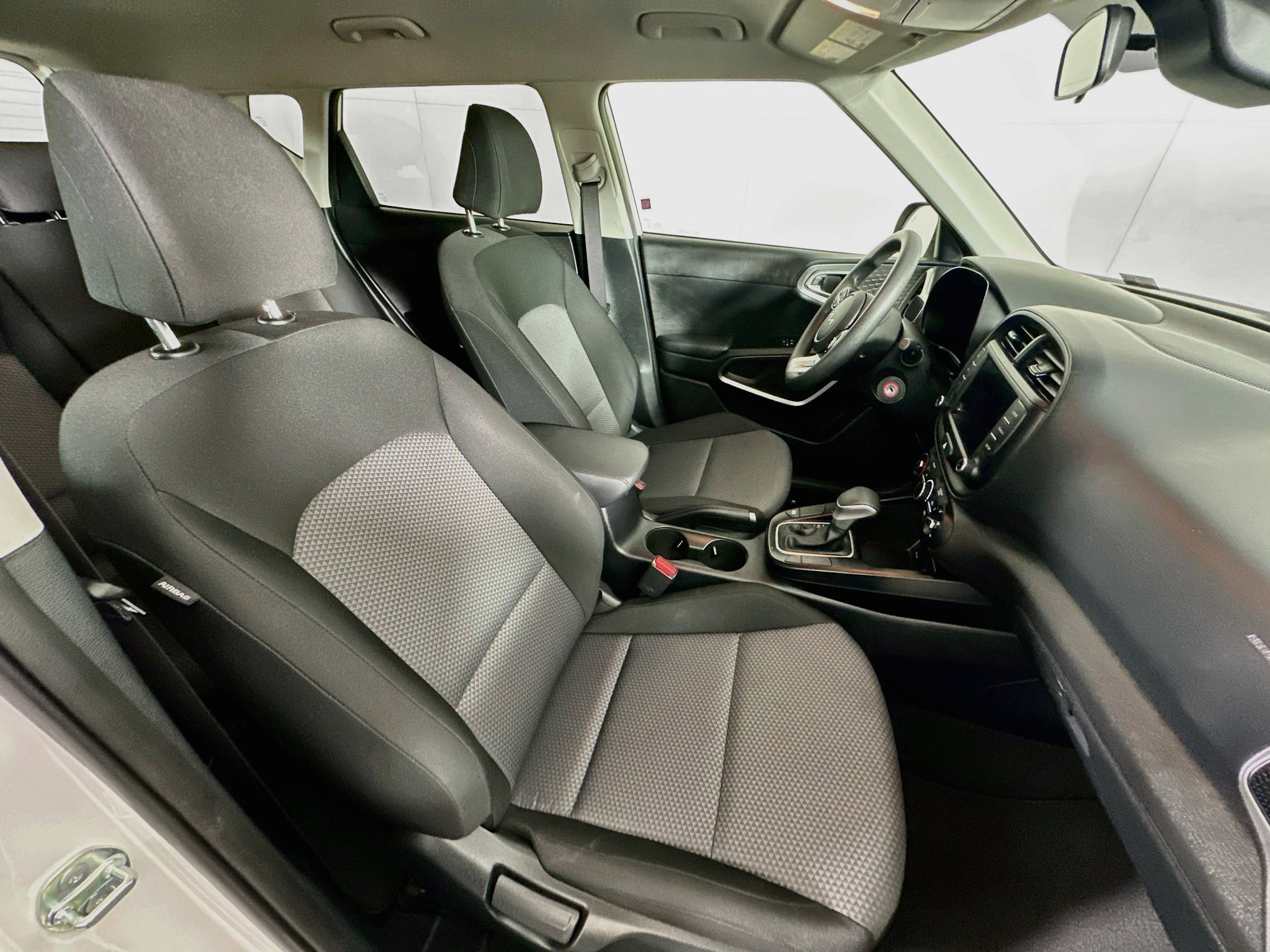 Used 2025 Kia Soul LX w/ LX Technology Package FWD image 29