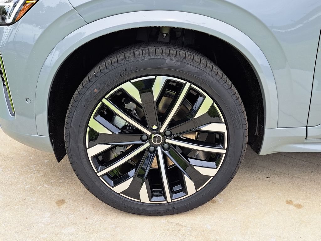 New 2026 Volvo XC90 B6 Plus w/ Protection Package Premier AWD/4WD image 3
