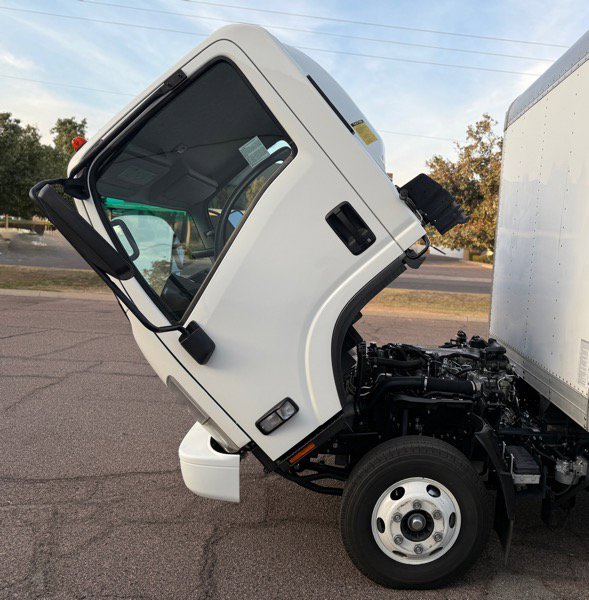 Used 2023 Isuzu NPR image 10