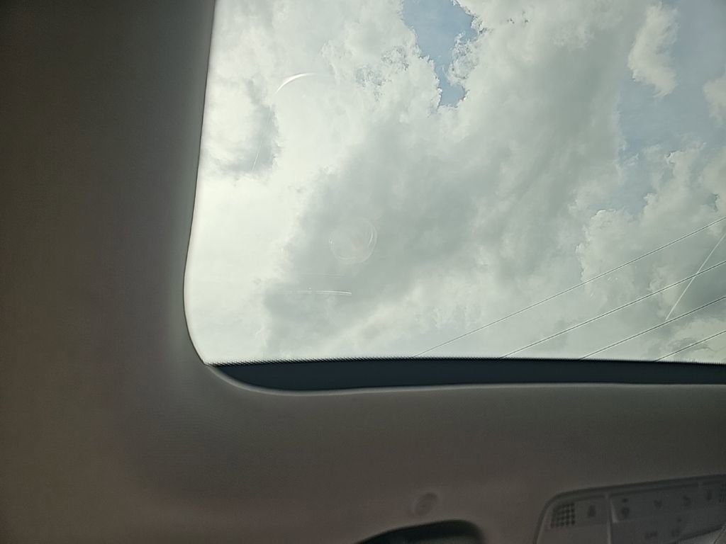 Used 2021 Mercedes-Benz GLC 300 4MATIC image 9