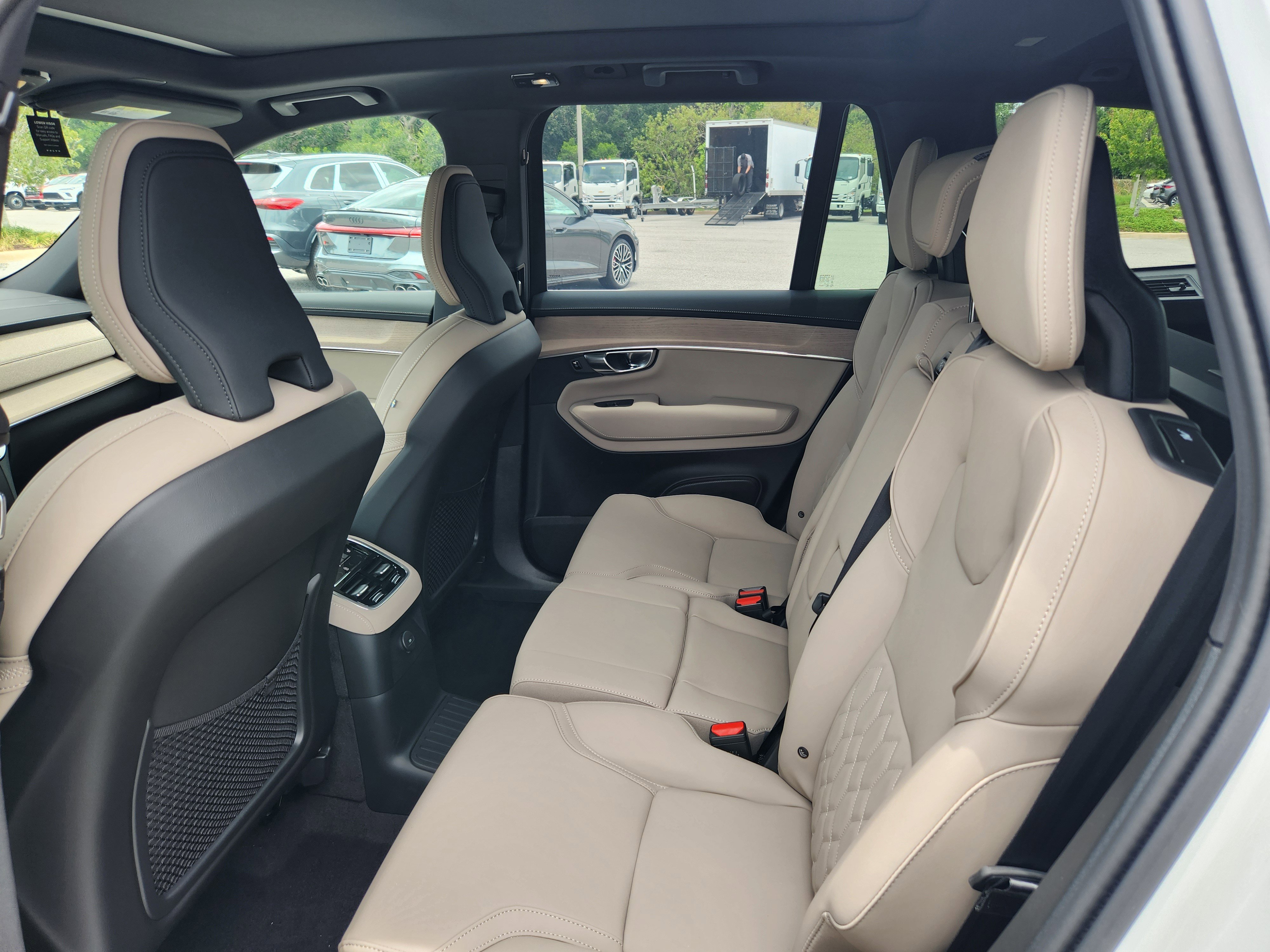New 2025 Volvo XC90 T8 Plus w/ Protection Package image 18