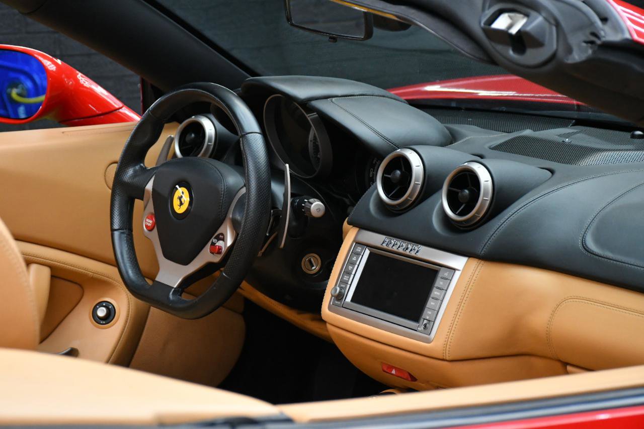 Used 2014 Ferrari California RWD image 15
