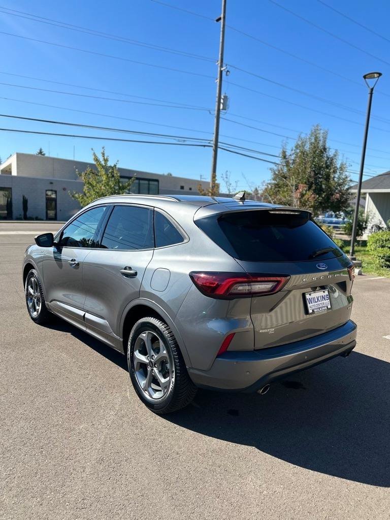 Used 2023 Ford Escape ST-Line w/ Tech Pack #1 AWD/4WD image 7
