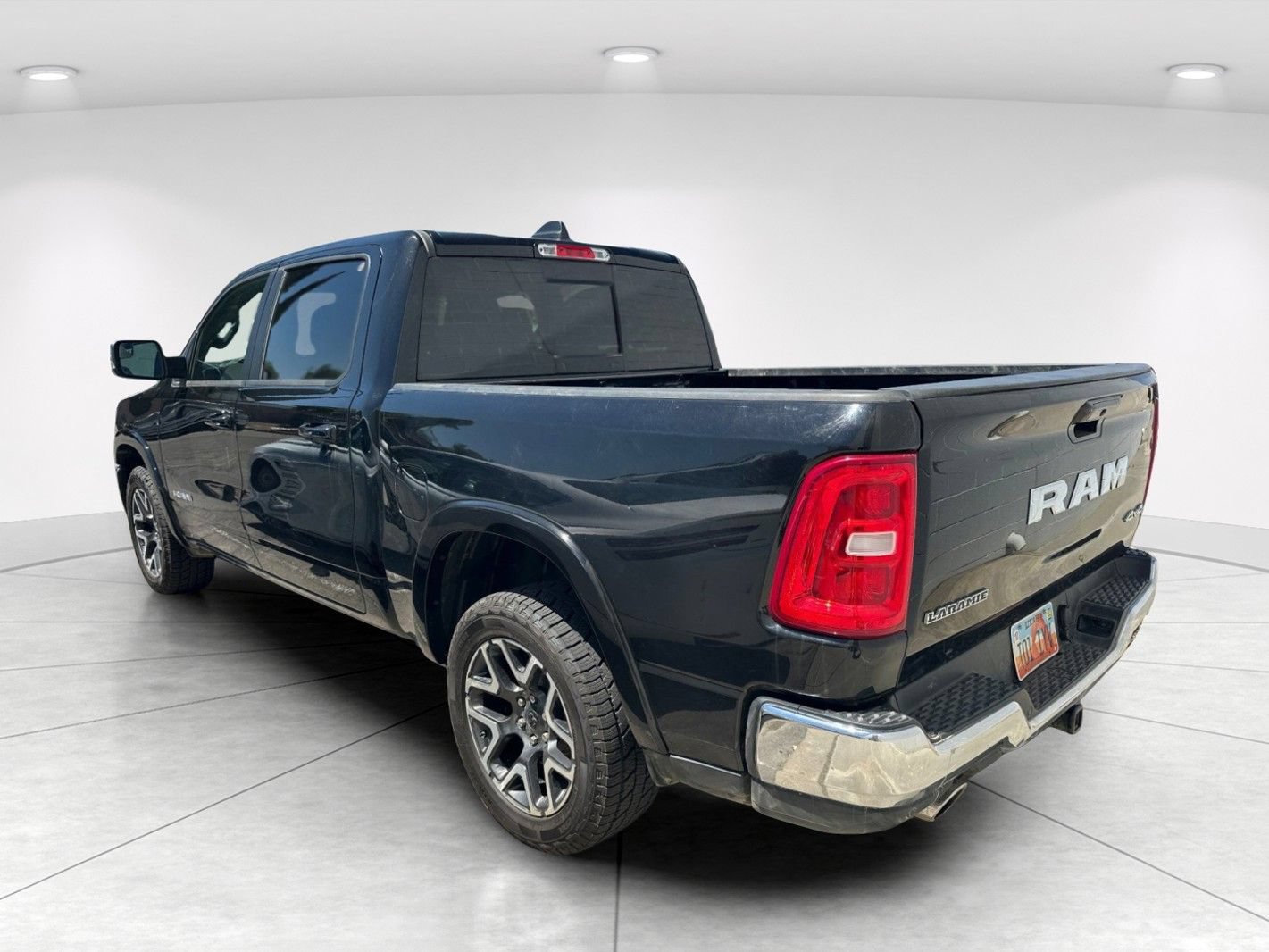 Used 2025 RAM 1500 Laramie AWD/4WD image 4