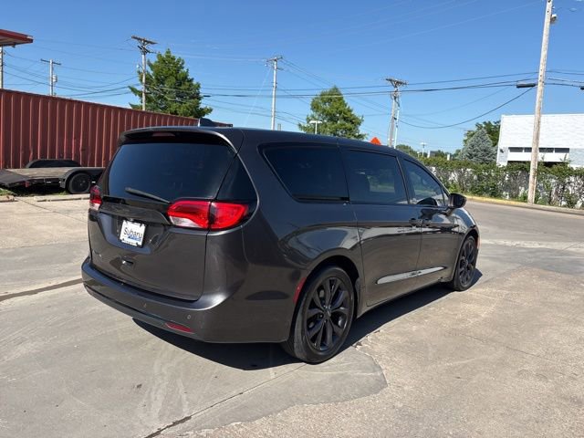 Used 2018 Chrysler Pacifica Touring Plus w/ S Appearance Package FWD image 6